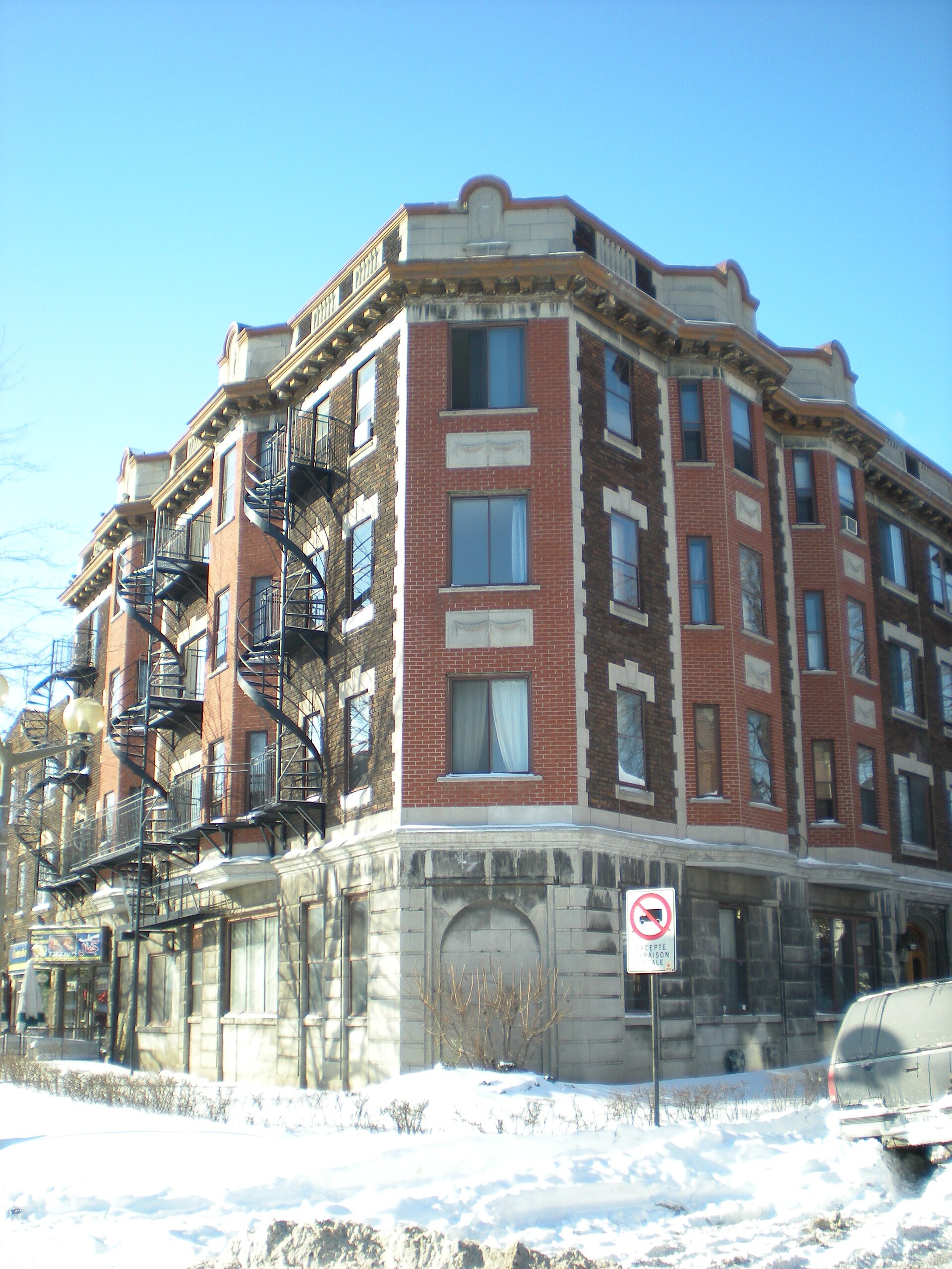Apartment architecture on Sherbrooke Street West · 2009